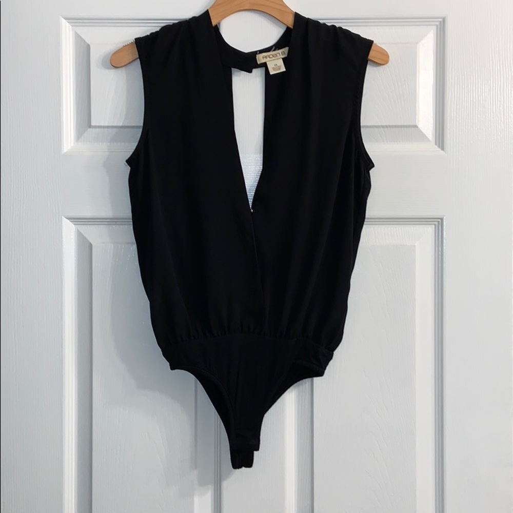 Arden B XS bodysuit
